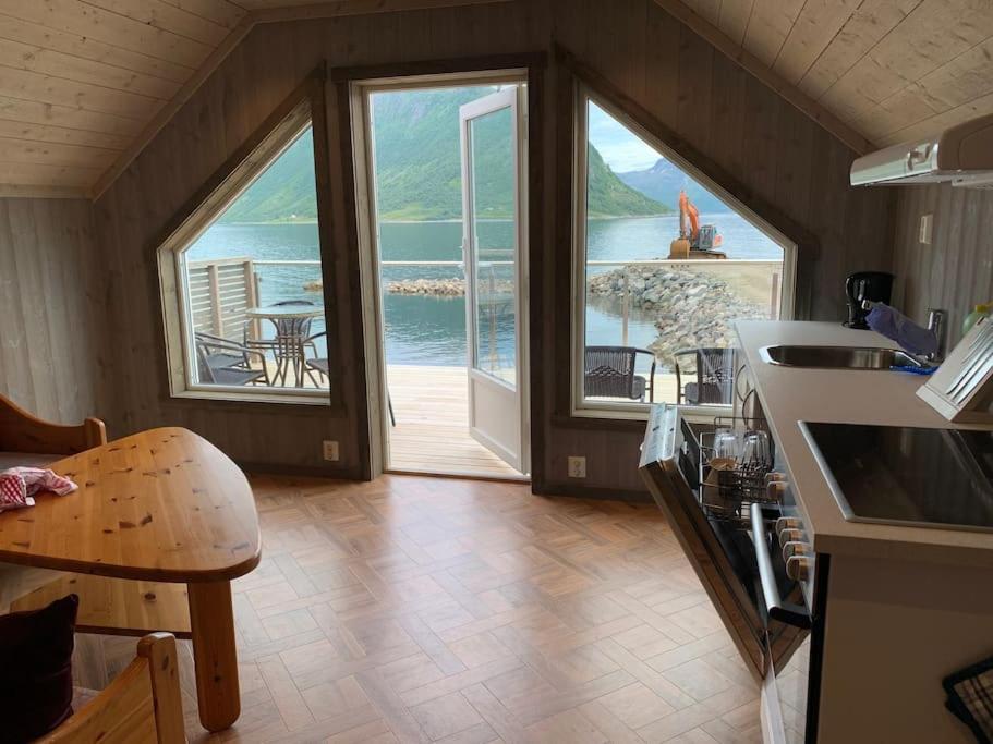 Leilighet I Rorbu Pa Kaldfarnes - Yttersia Senja Exterior foto